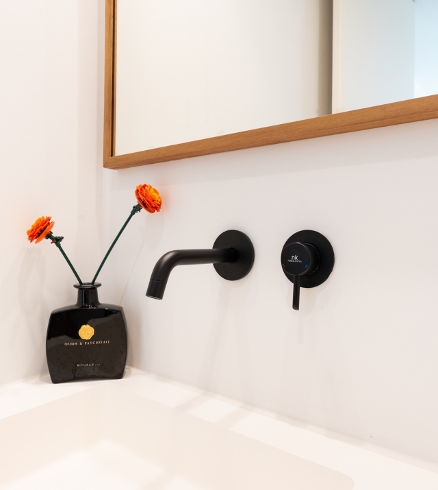 Resa Estates 3 slaapkamers Talamanca te koop sale Ibiza detail bathroom .jpg